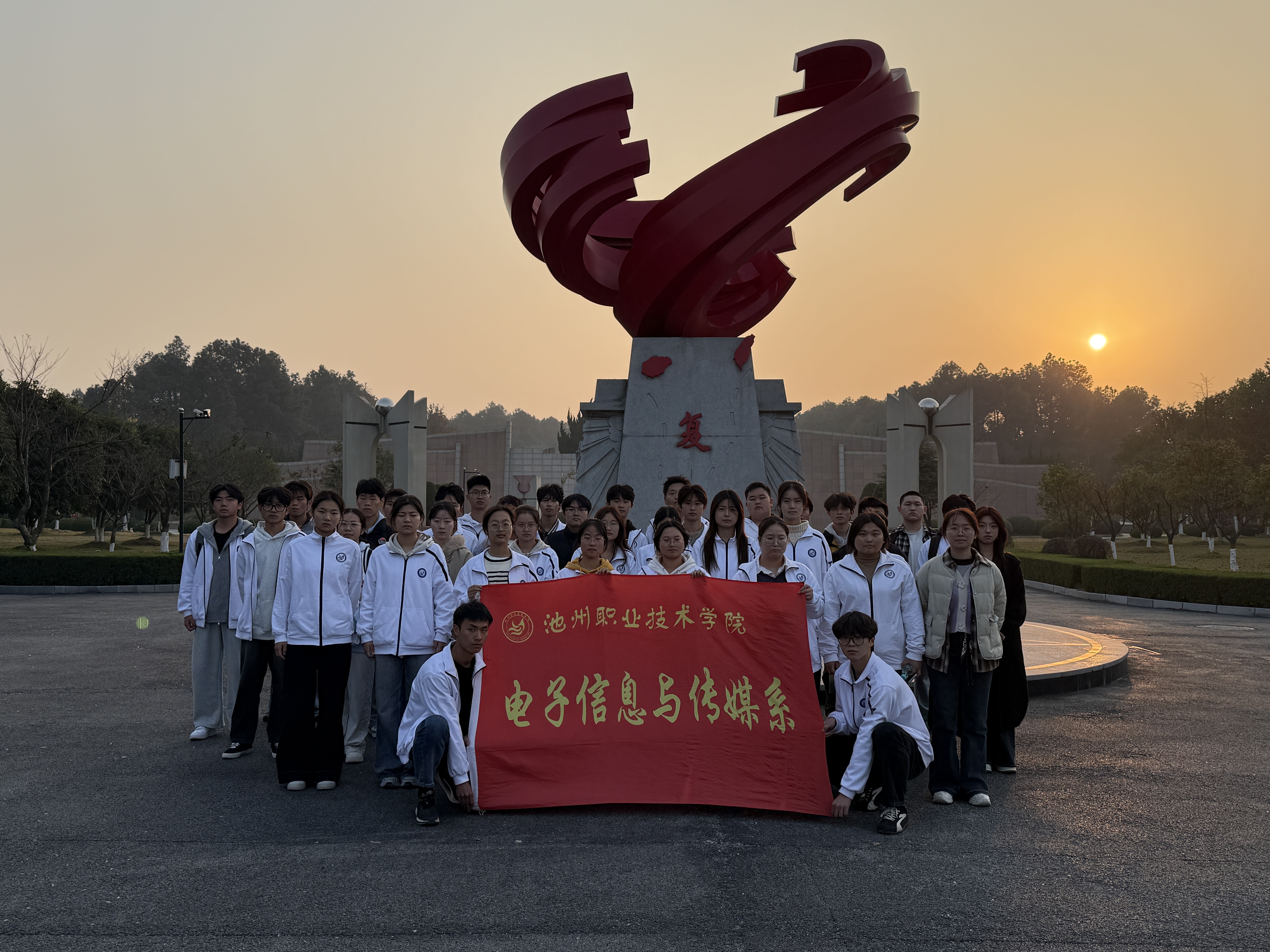 ������Ϣ�봫ýϵ���������̡���ѵ�ࡪ��������